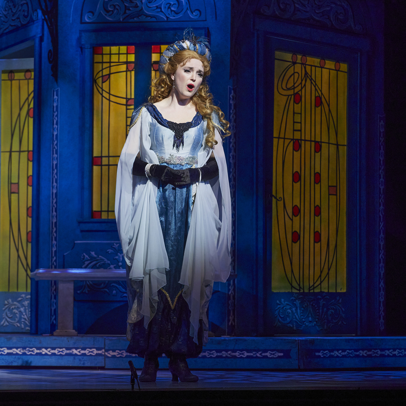 Valencienne (Merry Widow) Calgary Opera, Photo : Harder Lee Photography